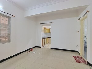 Room in 2 BHK Apartment at Aishwarya Eastwoods, Hsr Layout – for Rent