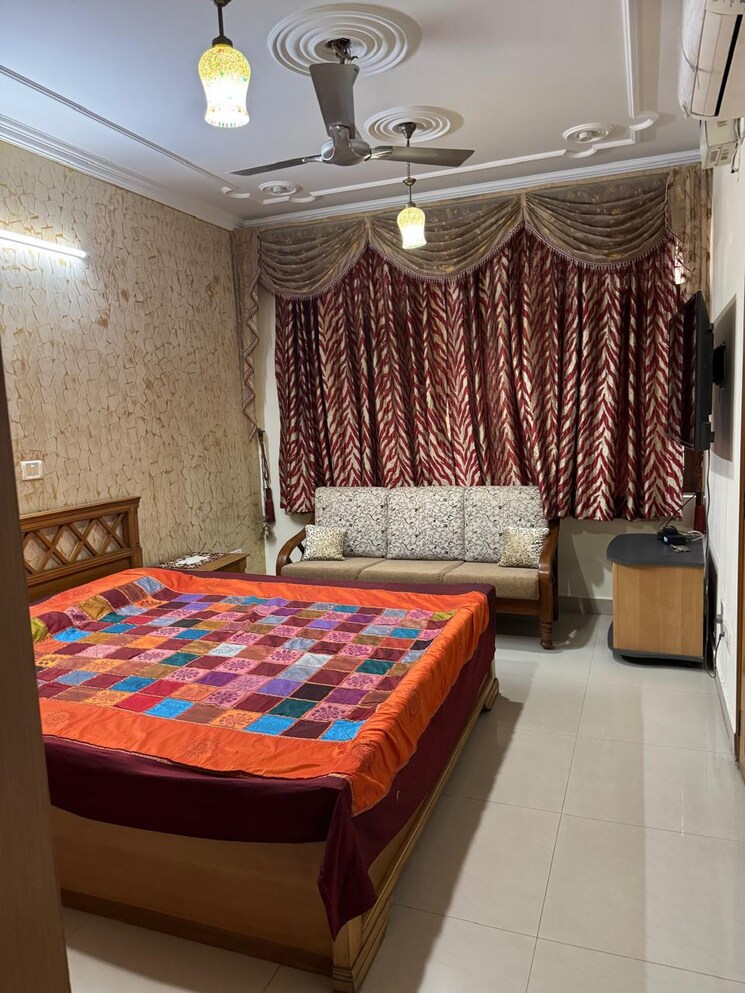 Bedroom, sarita-vihar-pocket-c-rwa 4 Bedroom 2200 Sq.Ft. Apartment In Sarita Vihar Delhi 9246590