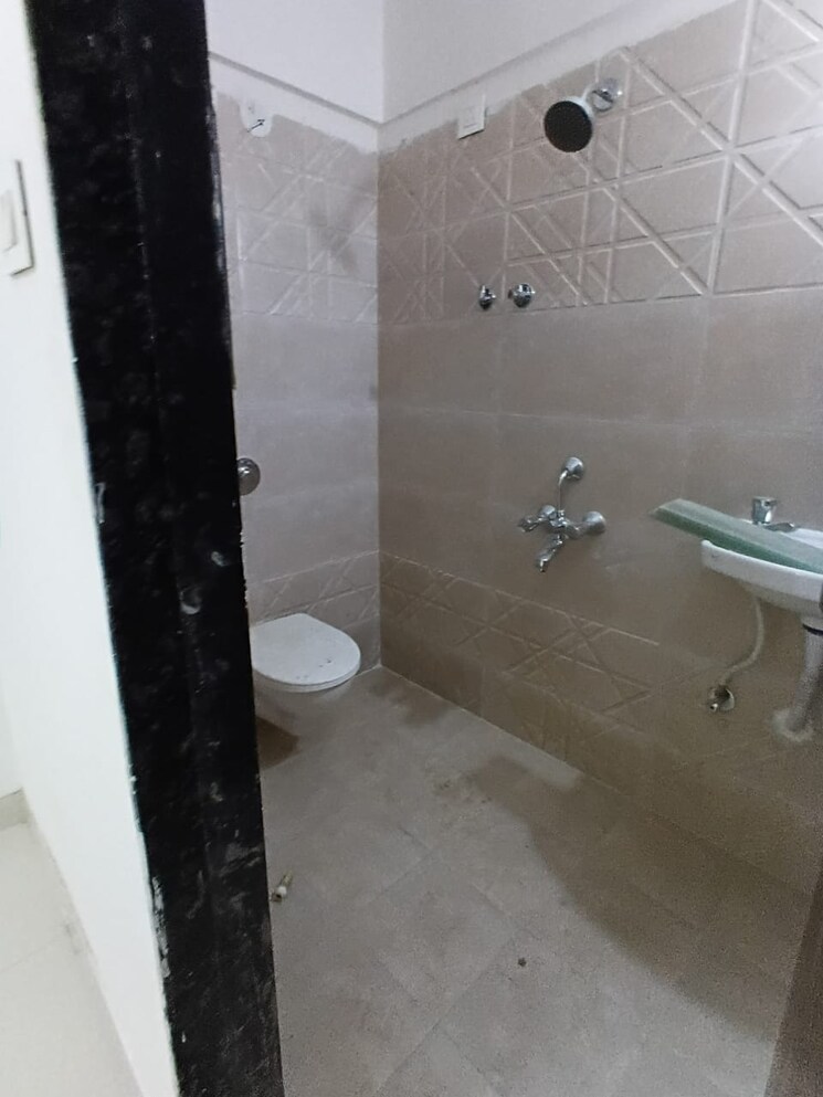 Bathroom, lalani-valentine-apartment 1 Bedroom 400 Sq.Ft. Apartment In Malad East Mumbai 9246604