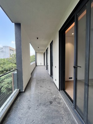 Building Lobby in 3 BHK Builder Floor at Ansal Sushant Lok I, Sector 43 – for Rent