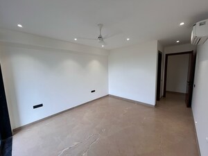 Room in 3 BHK Builder Floor at Ansal Sushant Lok I, Sector 43 – for Rent