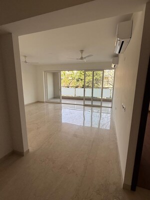 Room in 2 BHK Apartment at Indiabulls Centrum Park, Sector 103 – for Sale