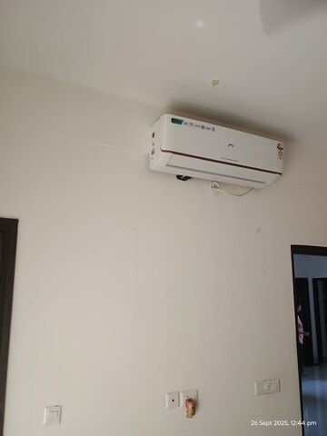Furnished Amenities in 3.5 BHK Builder Floor at BPTP Amstoria, Sector 102 – for Rent