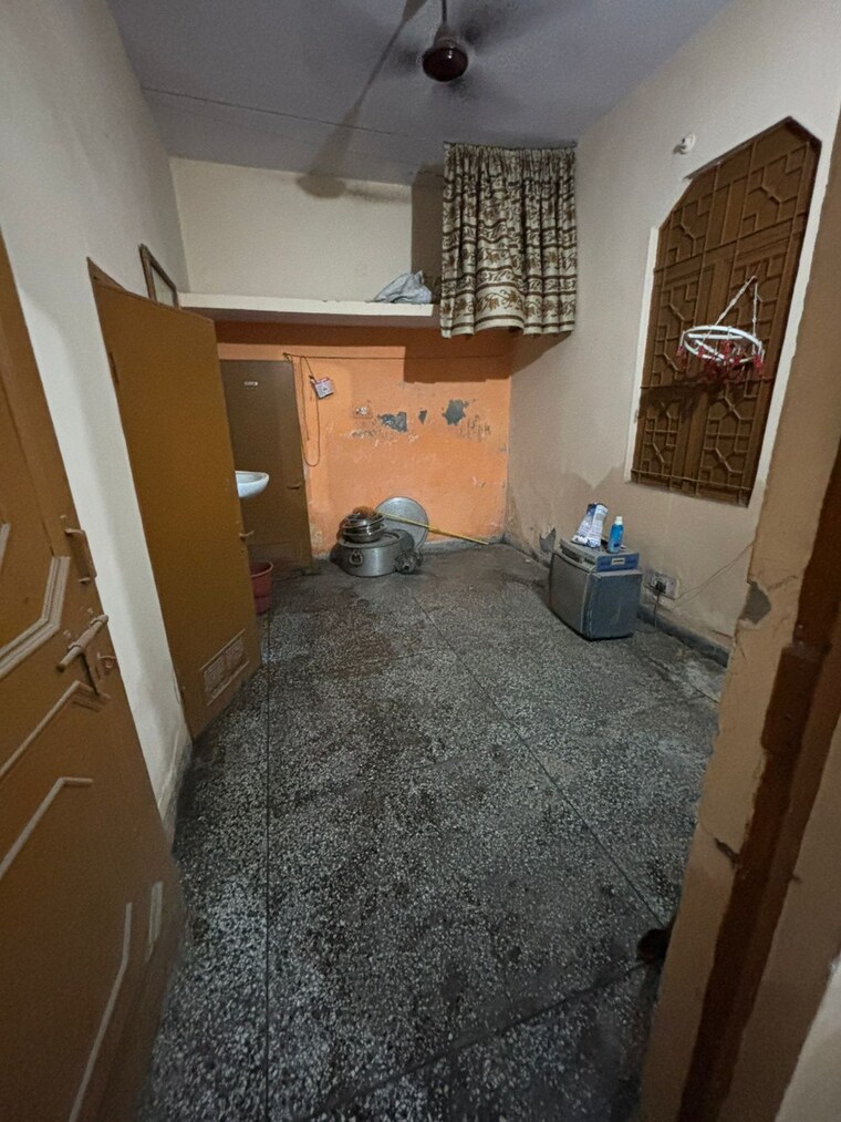 Room, sector 3 dwarka 4 Bedroom 1200 Sq.Ft. Independent House In Sector 3 Dwarka Delhi 9244778