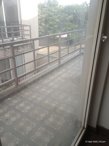 Balcony in 3 BHK Builder Floor at BPTP Amstoria, Sector 102 – for Rent