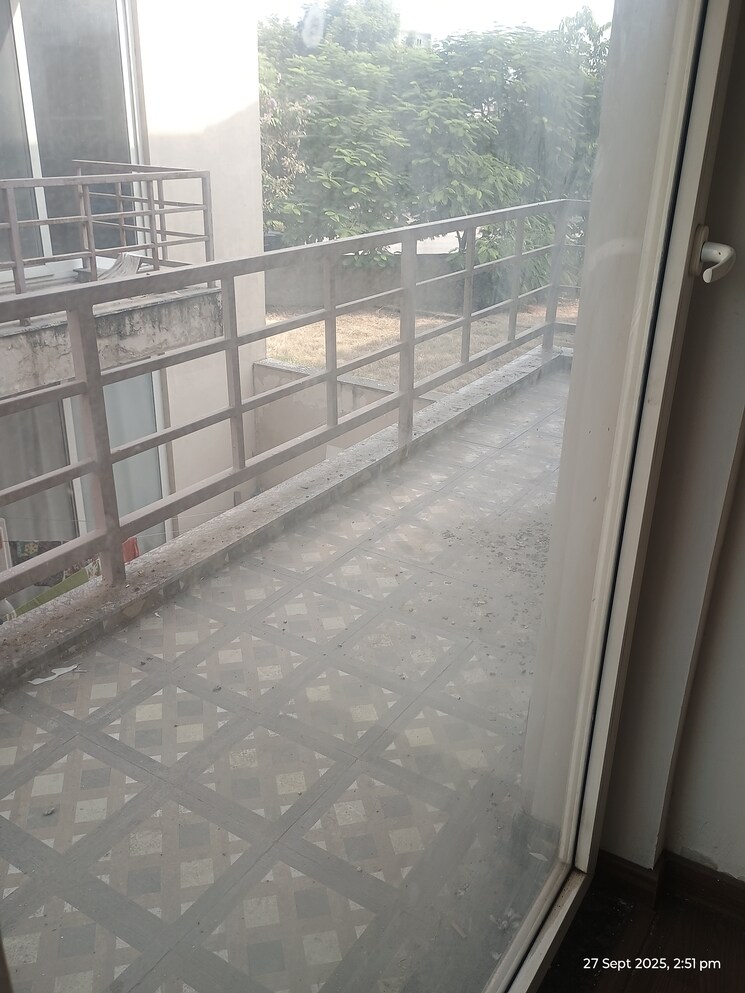 Balcony, bptp-amstoria 3 Bedroom 1738 Sq.Ft. Builder Floor In Sector 102 Gurgaon 9246971