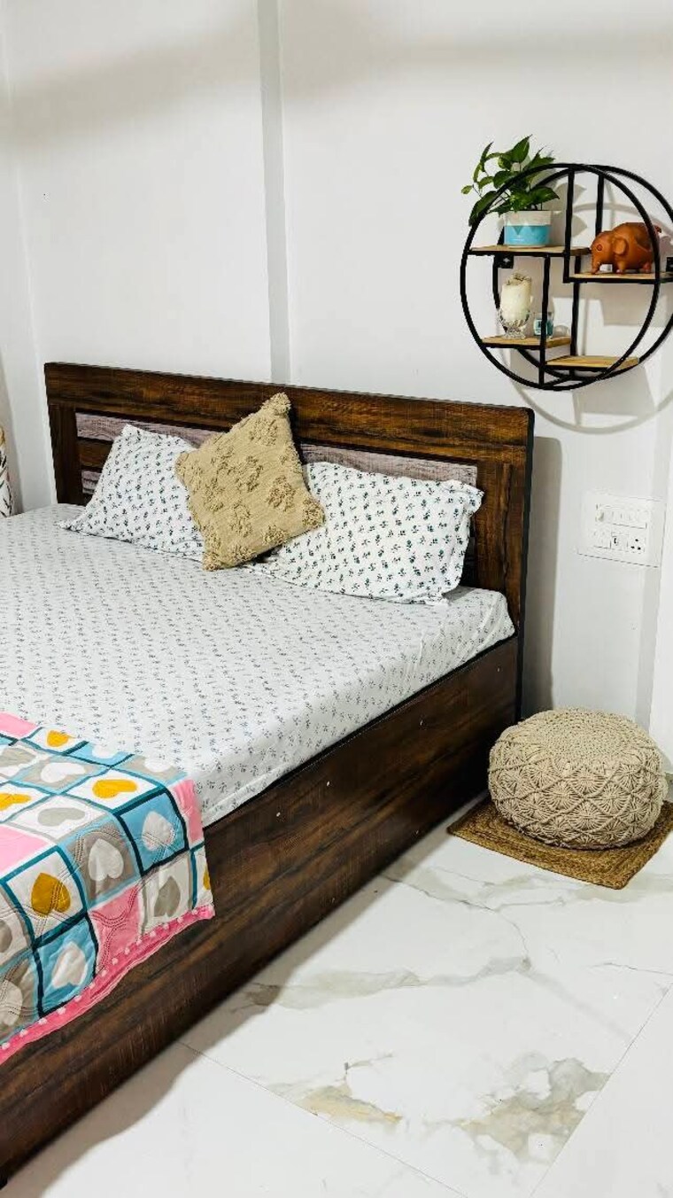 Bedroom, malad west Pg For Boys In Malad West 9247053