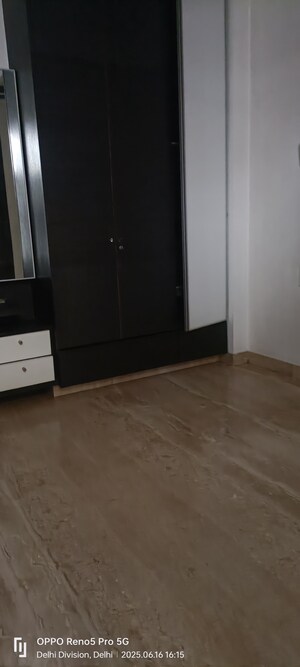 Room in 4 BHK Builder Floor at Janakpuri – for Sale