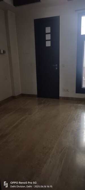 Room in 4 BHK Builder Floor at Janakpuri – for Sale