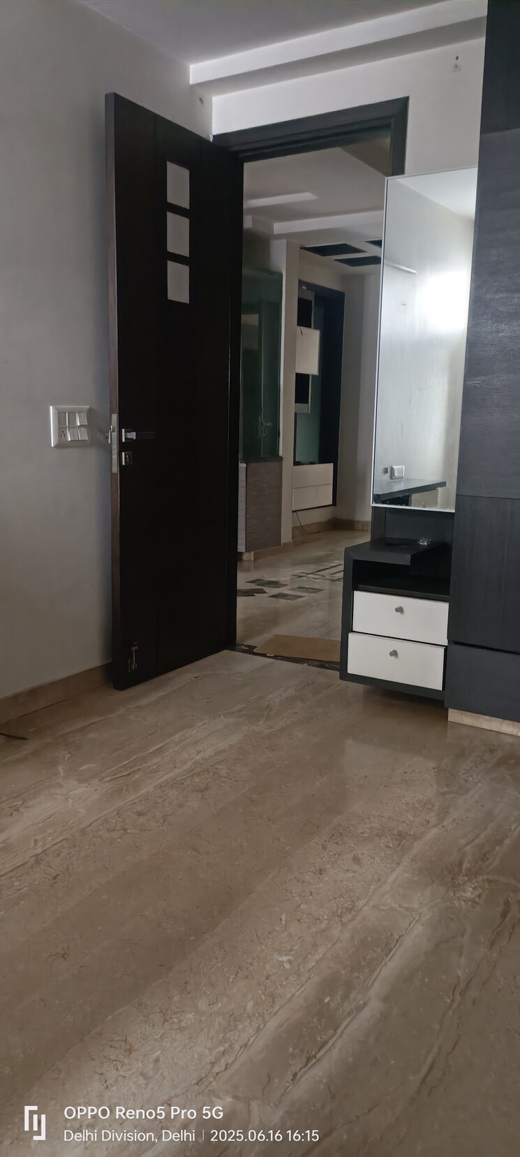 Room, janakpuri 4 Bedroom 3300 Sq.Ft. Builder Floor In Janakpuri Delhi 9247127