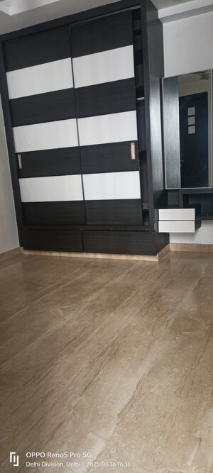 Room in 4 BHK Builder Floor at Janakpuri – for Sale