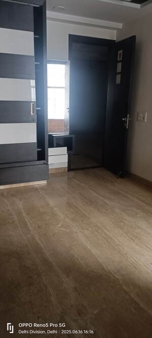 Room in 4 BHK Builder Floor at Janakpuri – for Sale