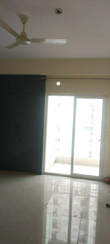 Room in 2 BHK Apartment at Amrapali Riverview, Amrapali Leisure Valley – for Rent