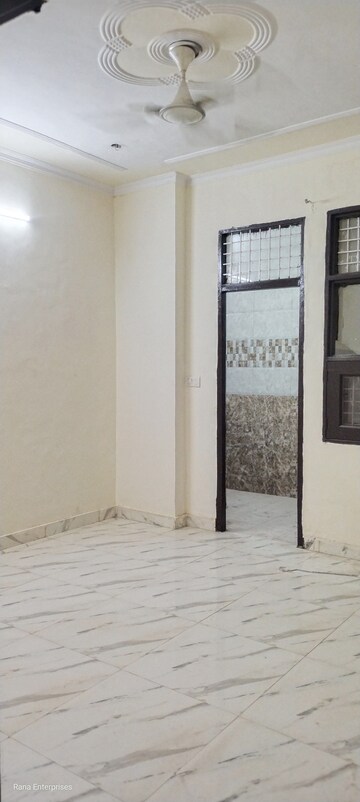 Building Lobby in 2 BHK Builder Floor at Ansal Palam Triangle, Palam Vihar Extension – for Rent
