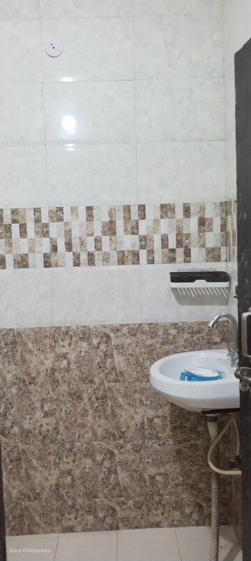Bathroom in 2 BHK Builder Floor at Ansal Palam Triangle, Palam Vihar Extension – for Rent