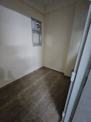 Room in 3 BHK Apartment at Ambience Creacions, Sector 22 – for Rent