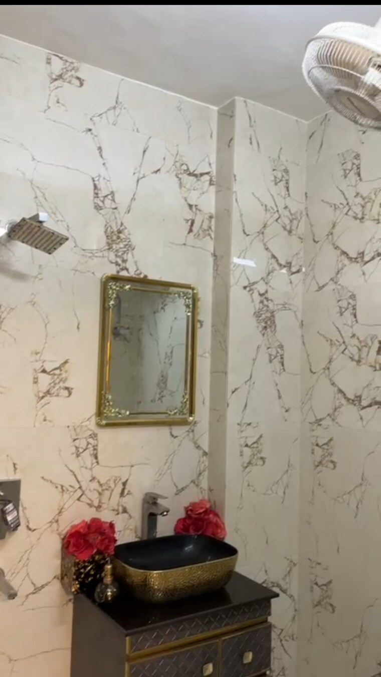 Bathroom, anand vihar 3 Bedroom 1206 Sq.Ft. Builder Floor In Anand Vihar Delhi 9247296