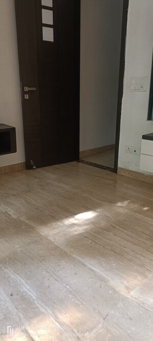 Room in 4 BHK Builder Floor at Janakpuri – for Sale