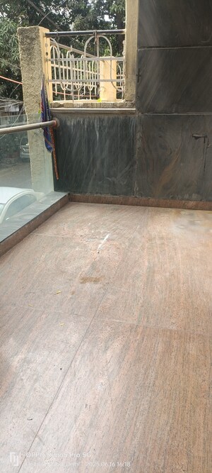 Room in 4 BHK Builder Floor at Janakpuri – for Sale