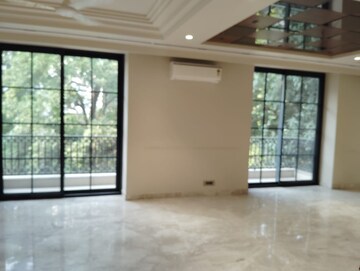 Room in 4 BHK Builder Floor at Defence Colony – for Rent