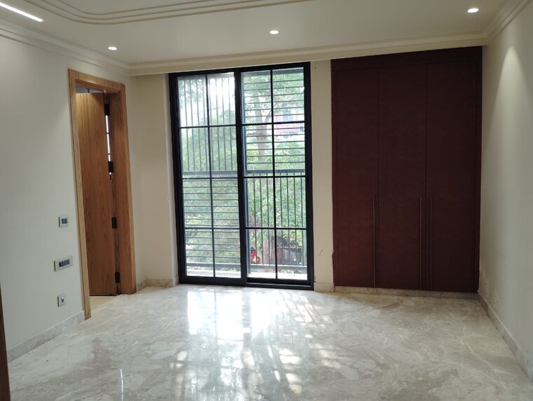 Room, defence colony 4 Bedroom 2400 Sq.Ft. Builder Floor In Defence Colony Delhi 9247339
