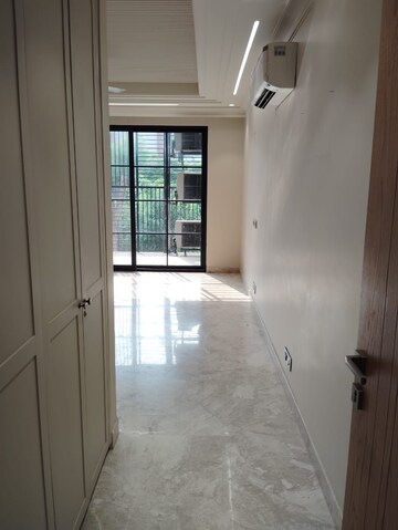 Room in 4 BHK Builder Floor at Defence Colony – for Rent