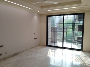 Room in 4 BHK Builder Floor at Defence Colony – for Rent