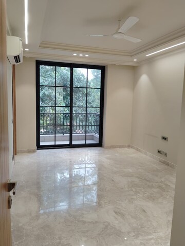 Room in 4 BHK Builder Floor at Defence Colony – for Rent