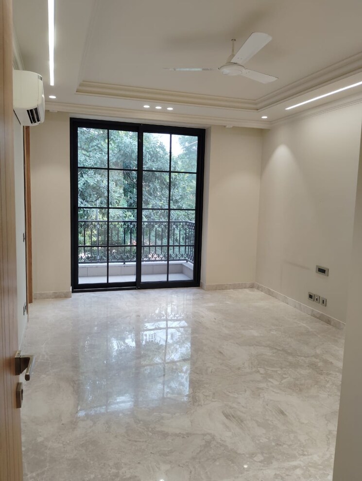 Room, defence colony 4 Bedroom 2400 Sq.Ft. Builder Floor In Defence Colony Delhi 9247339