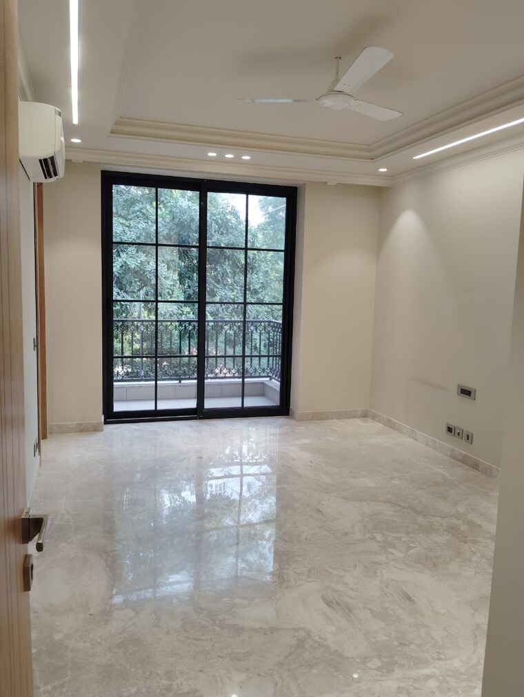 Room, defence colony 4 Bedroom 2400 Sq.Ft. Builder Floor In Defence Colony Delhi 9247339