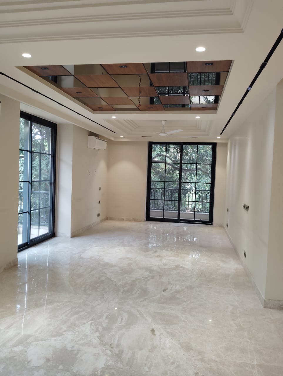 4 BHK + Servant Room Builder Floor For Rent in Defence Colony