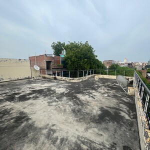 6+ BHK Independent House – Exterior View View at Shivpur - for Sale