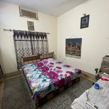 Bedroom in 6+ BHK Independent House at Shivpur – for Sale