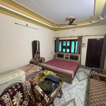 Bedroom in 6+ BHK Independent House at Shivpur – for Sale