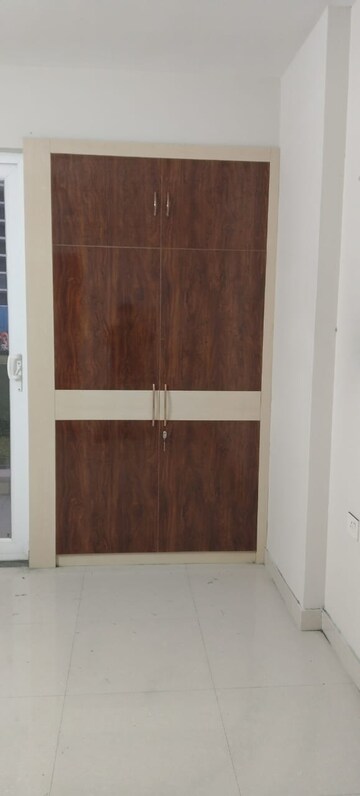 Furnished Amenities in 3.5 BHK Apartment at Sector 150 – for Rent