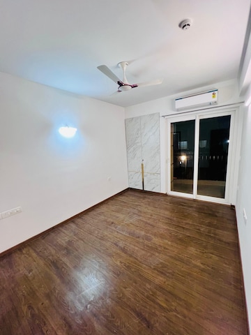 Room in 3.5 BHK Apartment at Sector 150 – for Rent