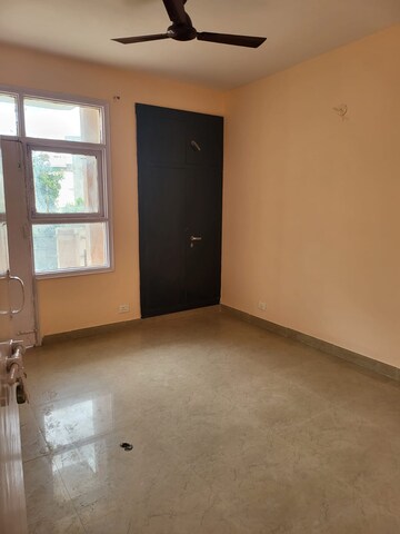 Room in 2 BHK Builder Floor at Omaxe Heights, Sector 86 – for Rent