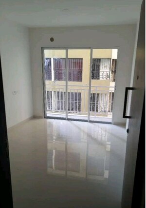 Room in 2 BHK Apartment at Rosa Royale, Ghodbunder Road – for Sale
