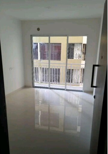Room in 2 BHK Apartment at Rosa Royale, Ghodbunder Road – for Sale