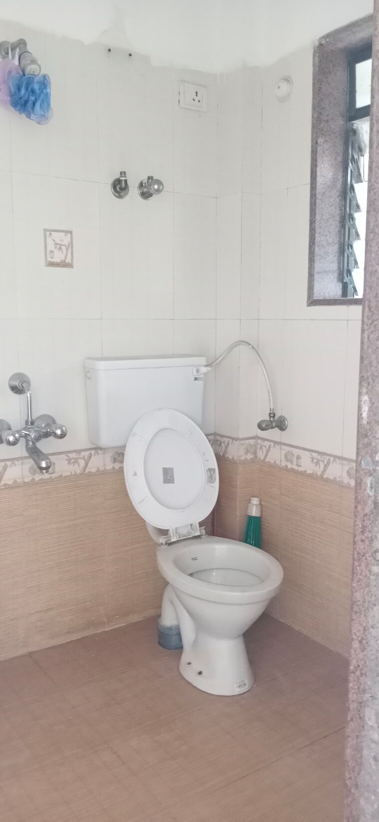 Bathroom, concrete-sai-swar 3 Bedroom 1500 Sq.Ft. Apartment In Kharghar Navi Mumbai 9247881