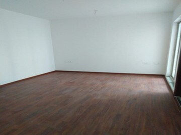 Room in 2 BHK Apartment at Patel Neotown, Tech Zone 4 Greater Noida – for Sale