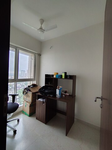 Furnished Amenities in 2.5 BHK Apartment at Dosti Oro 67, Kandivali West – for Rent