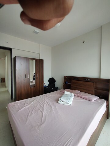Master Bedroom in 2.5 BHK Apartment at Dosti Oro 67, Kandivali West – for Rent