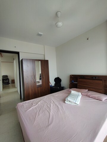 Furnished Amenities in 2.5 BHK Apartment at Dosti Oro 67, Kandivali West – for Rent