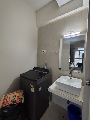 Parking in 2.5 BHK Apartment at Dosti Oro 67, Kandivali West – for Rent