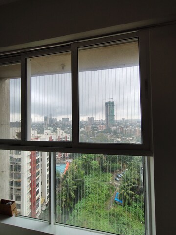 Room in 2.5 BHK Apartment at Dosti Oro 67, Kandivali West – for Rent
