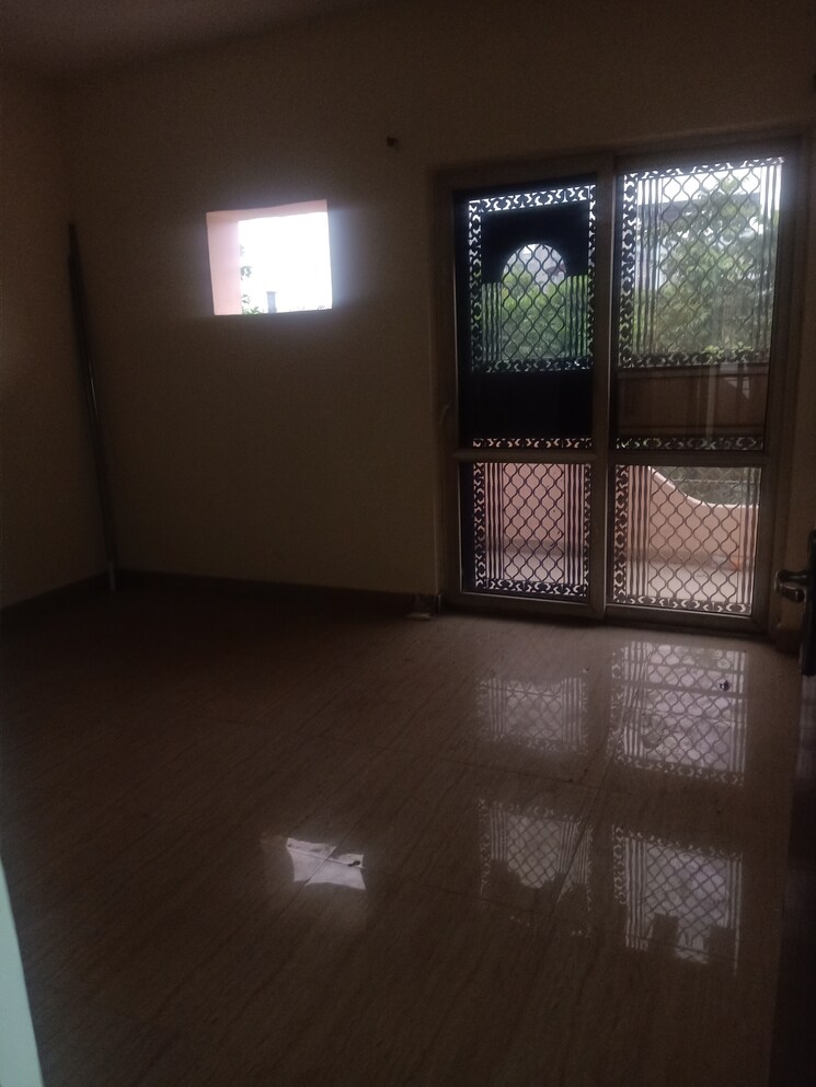 Room, bptp-park-81 3 Bedroom 275 Sq.Yd. Builder Floor In Sector 81 Faridabad 9247973