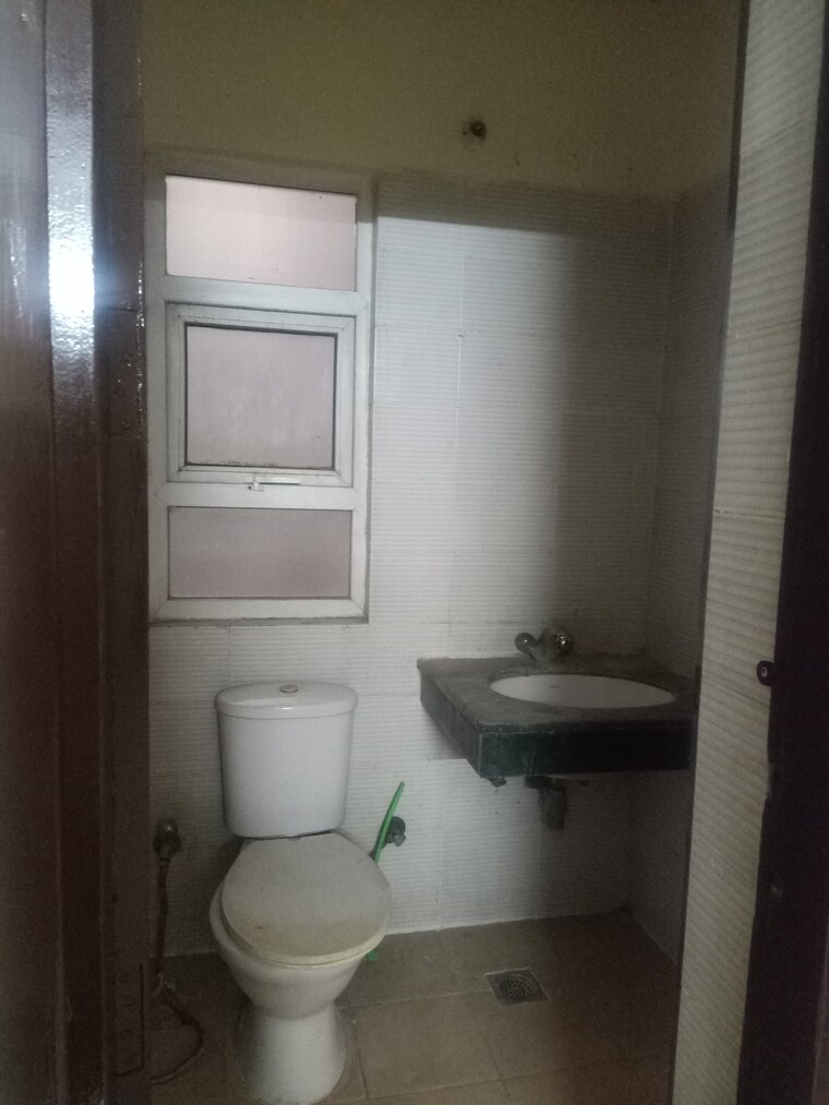 Bathroom, bptp-park-81 3 Bedroom 275 Sq.Yd. Builder Floor In Sector 81 Faridabad 9247973