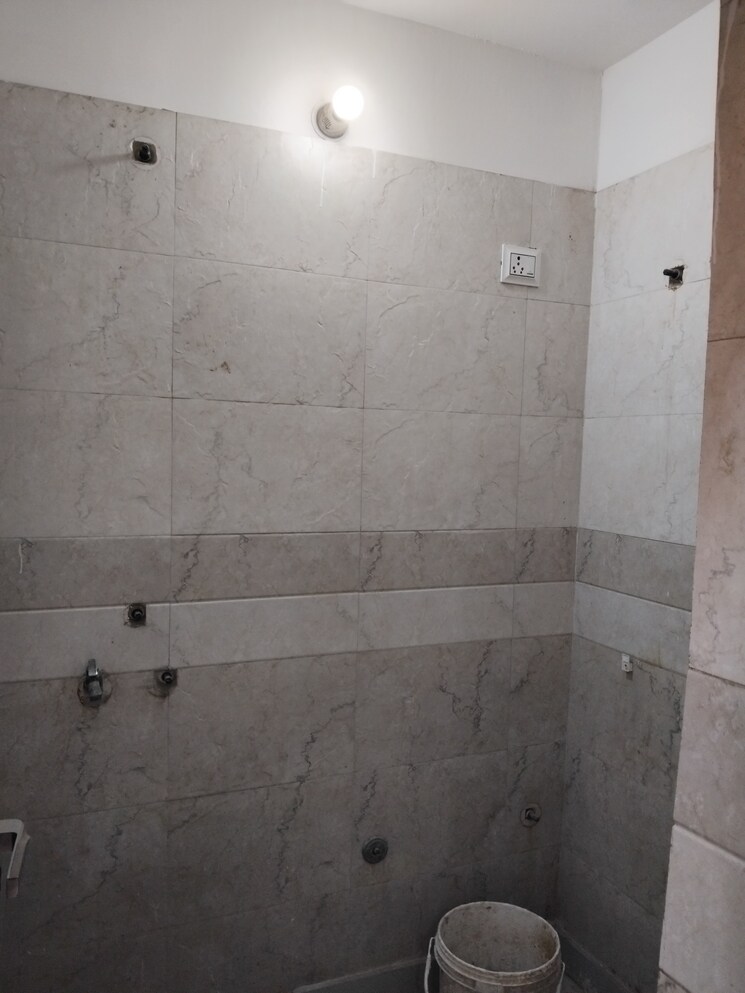 Bathroom, vasundhara sector 1 2 Bedroom 62 Sq.Mt. Builder Floor In Vasundhara Sector 1 Ghaziabad 9247952