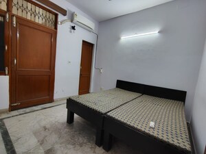 Bedroom in 2 BHK Independent House at Dlf City Phase 3 – for Rent